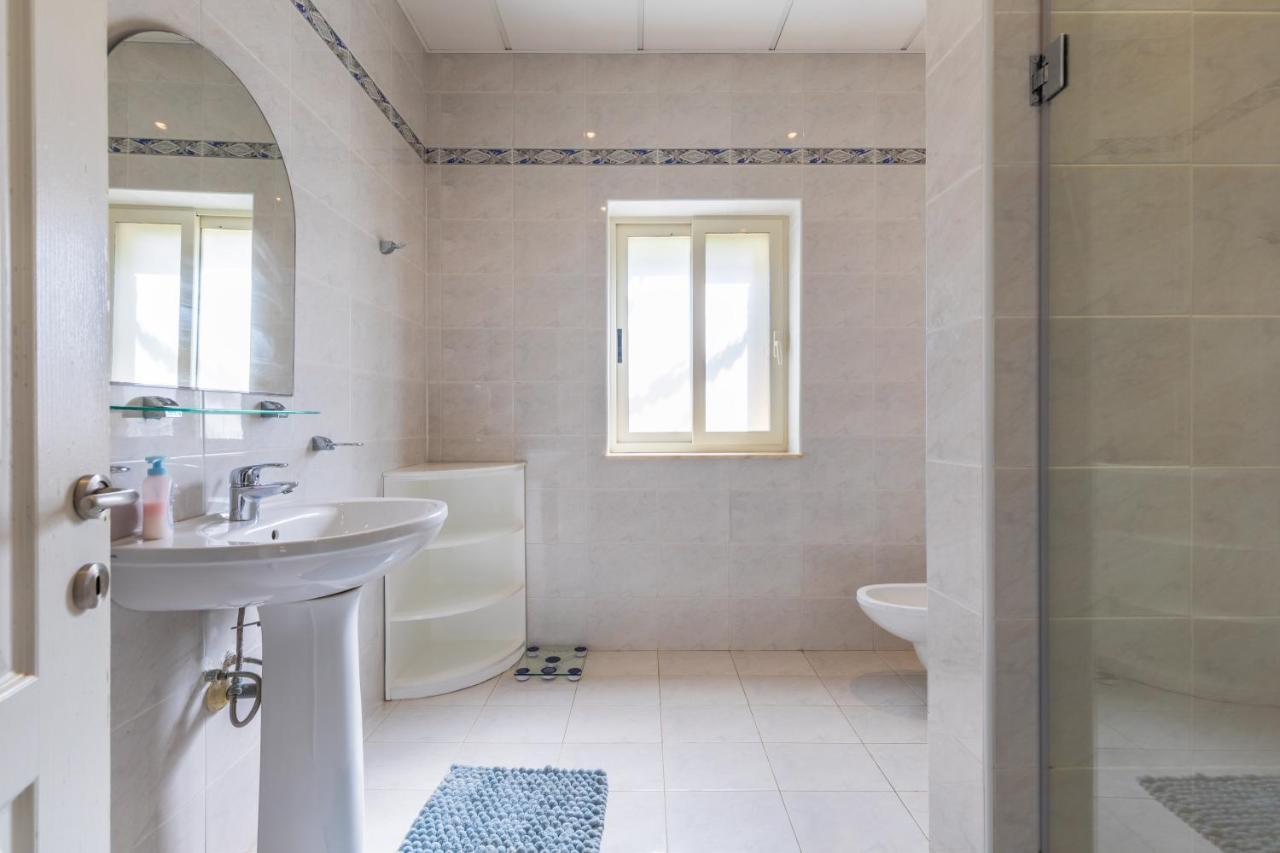 מליאהה Villa Palma - Sunset Sea Views With Pool, Jacuzzi, Sauna And Games Room מראה חיצוני תמונה
